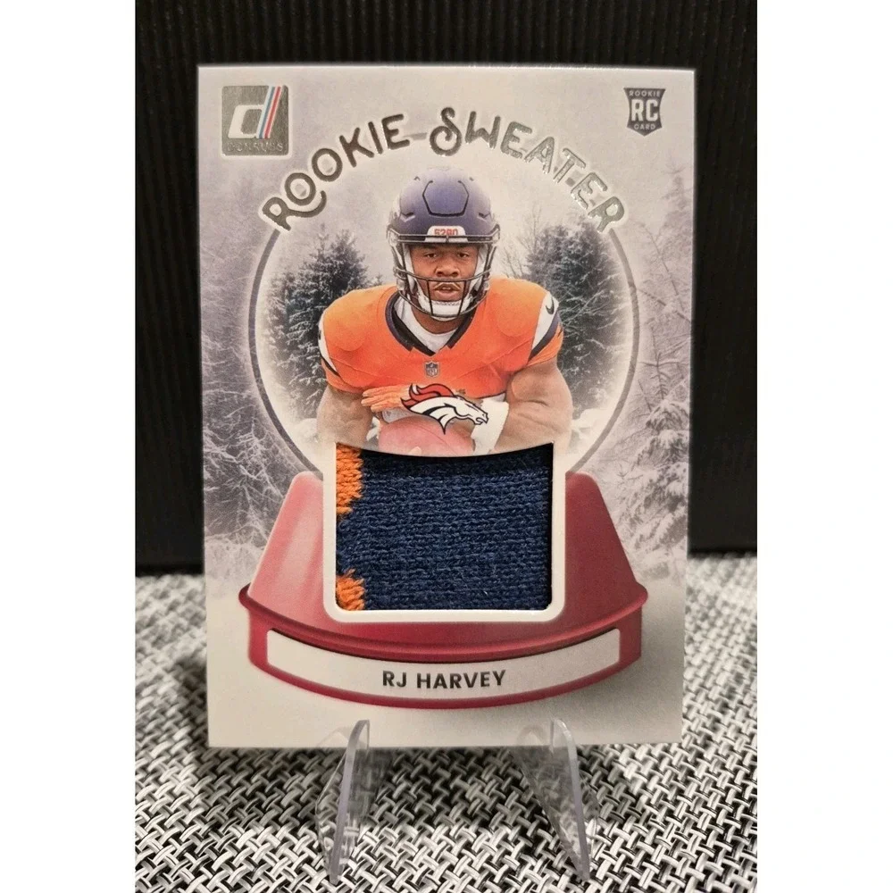 2024 Donruss RJ Harvey #SWE-RHY Rookie Sweater (MEM) (RC) Denver‎ Broncos